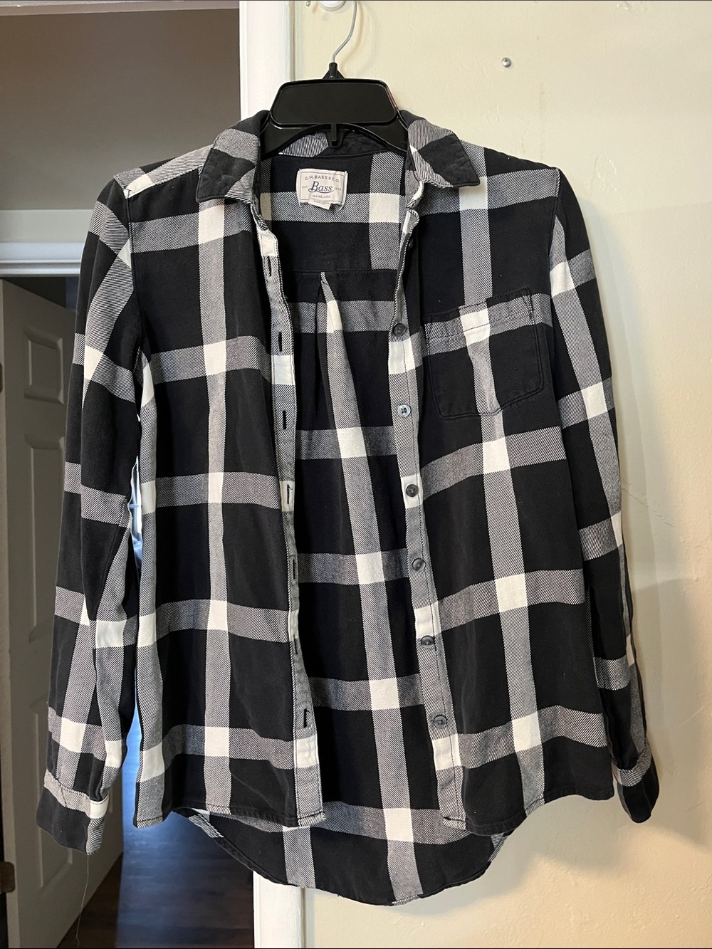 Bass Men's Black and White Plaid Button-Down Shirt